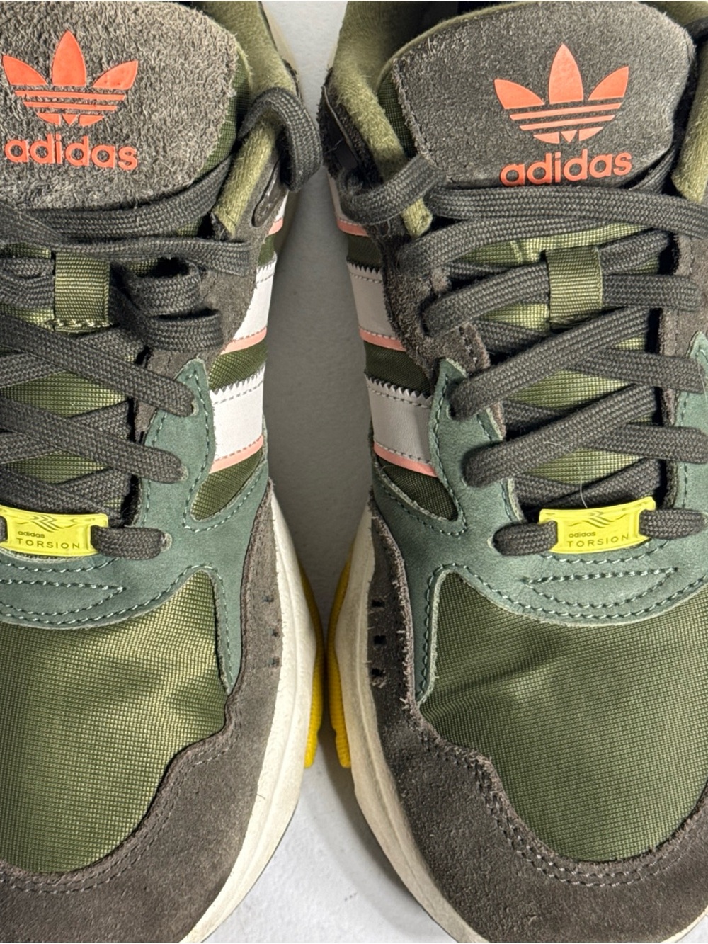 Adidas Torsión Men’s Olive Green Suede & Mesh Sneakers with Pink Stripes